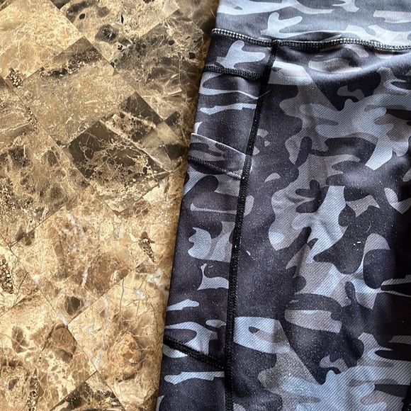 Black Camo Zyia Leggings - Picture 4 of 8